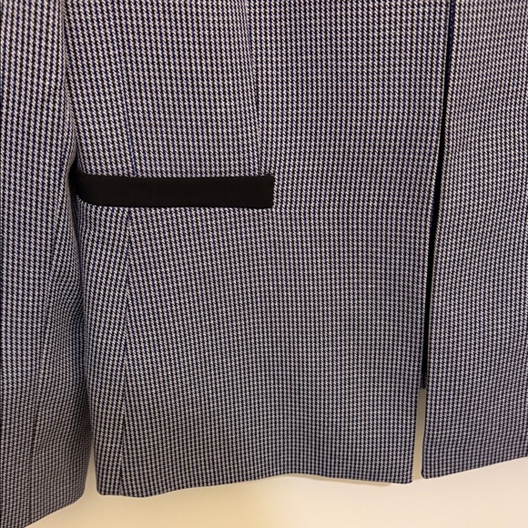 Women's Tahari Blue and White Houndstooth Jacket - Picture 5 of 10